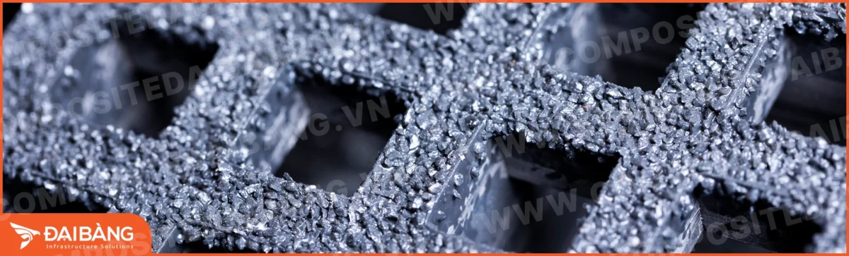 Giới hạn chịu tải của tấm sàn FRP - Hạ tầng Đại Bàng Tấm sàn FRP Grating dành cho người đi bộ không mặc nhiên phù hợp với xe nâng, xe tải hoặc phương tiện cơ giới.